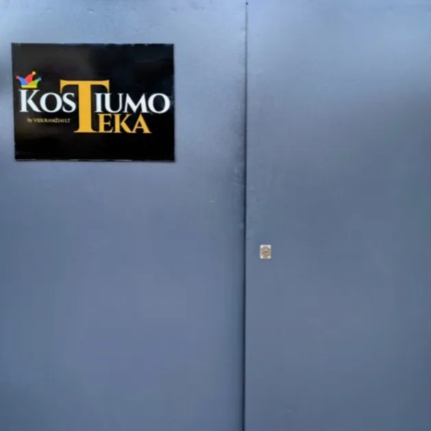 Look for the grey doors with the KOSTIUMOTEKA sign.