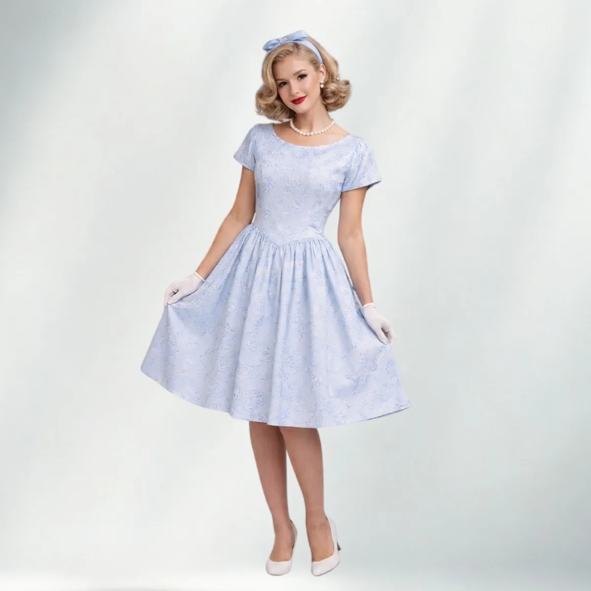 Vintage lady in blue (1950s-style retro dress)